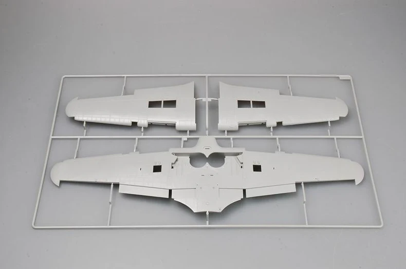 Trumpeter 1/24 02417 Британский бойцер ураган MkIID тропический истребитель самолет Военная