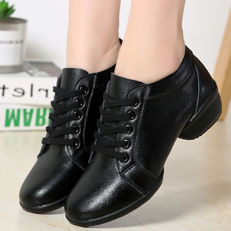 Туфли женские из натурального спилка без застежек круглый носок на платформе