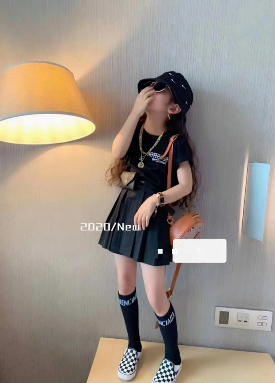 Летняя футболка красного цвета с короткими рукавами и юбкой для девочек костюм