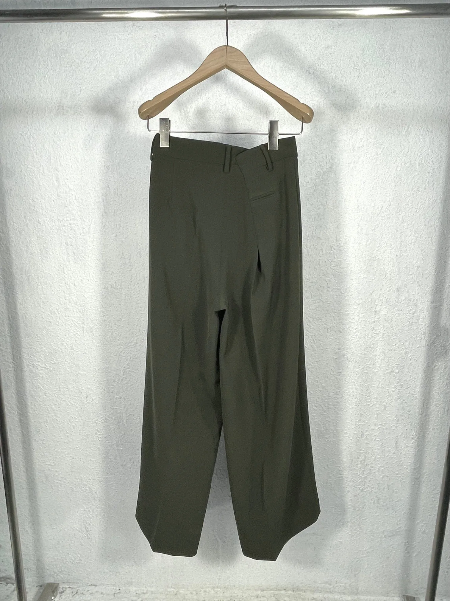 

2021 модные классические фирменные дизайнерские высококачественные женские удобные модные однотонные драпированные свободные широкие брюк...