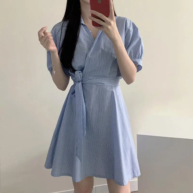 Мини-платье женское в полоску с V-образным вырезом и коротким рукавом | Женская
