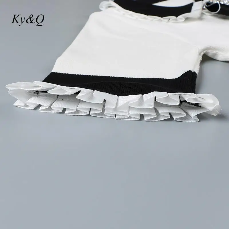 Женское трикотажное платье длинное приталенное с цветочной вышивкой отворотом и