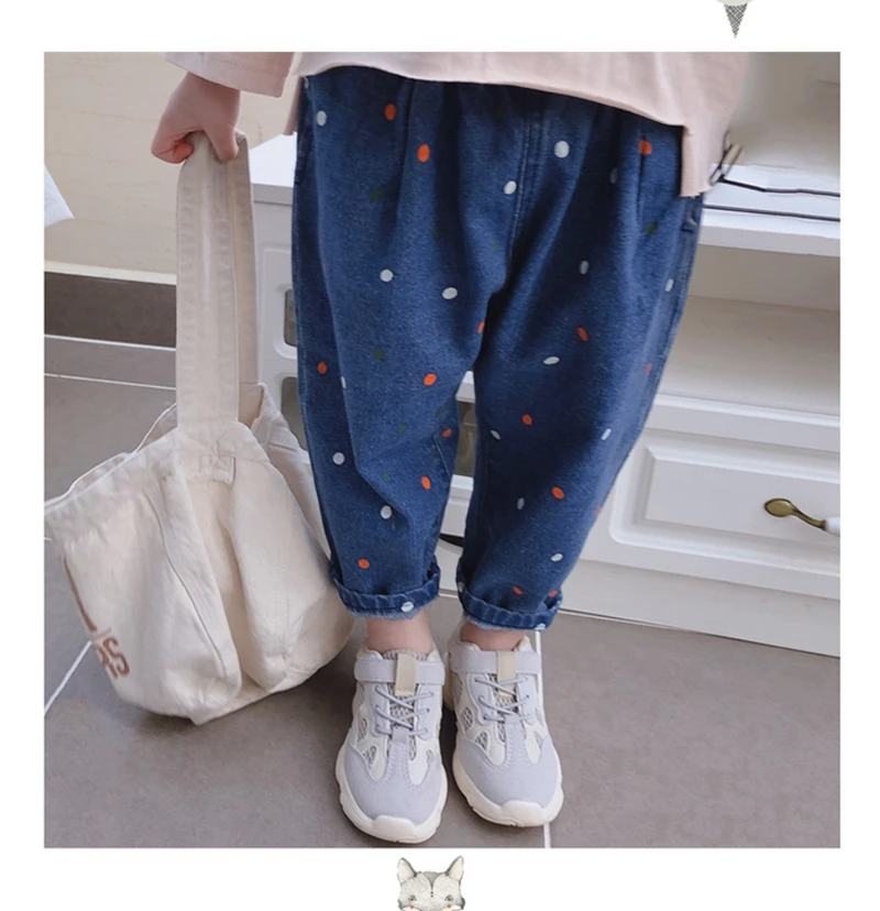 Осенние брюки джинсы для маленьких девочек свободные детские с принтом сердец