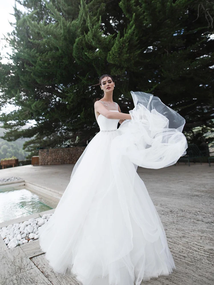 

MNGRL Simple Wedding Dress V-neck White Lace Hand Drill Sleeveless Bridal Dresses Fluffy Skirt Backless Tail Plus Size