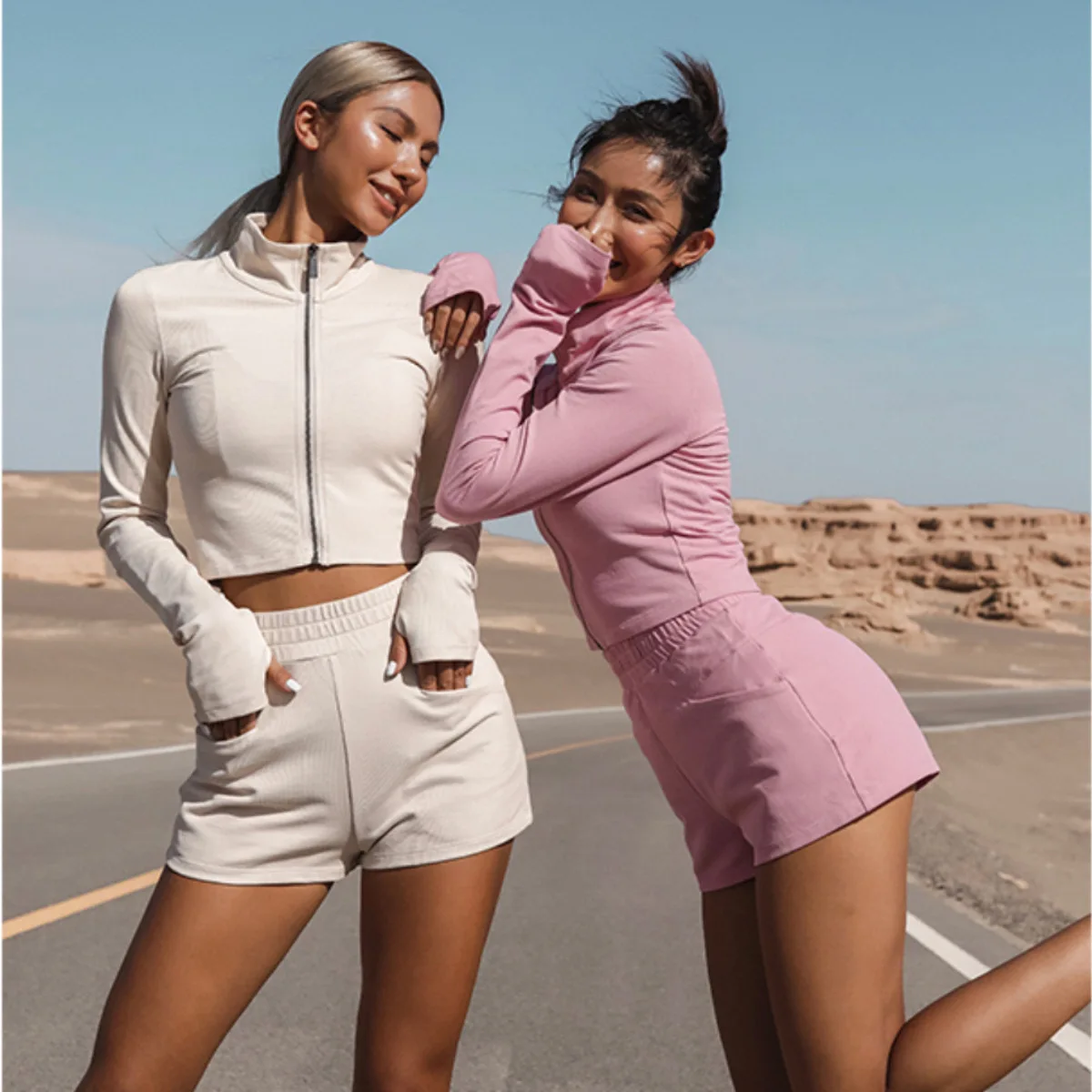 

Fall 2021 European and American Women's Clothing Two-Piece Set New Loose-Fitting Solid Color Long Sleeves Fleece and Shorts Suit