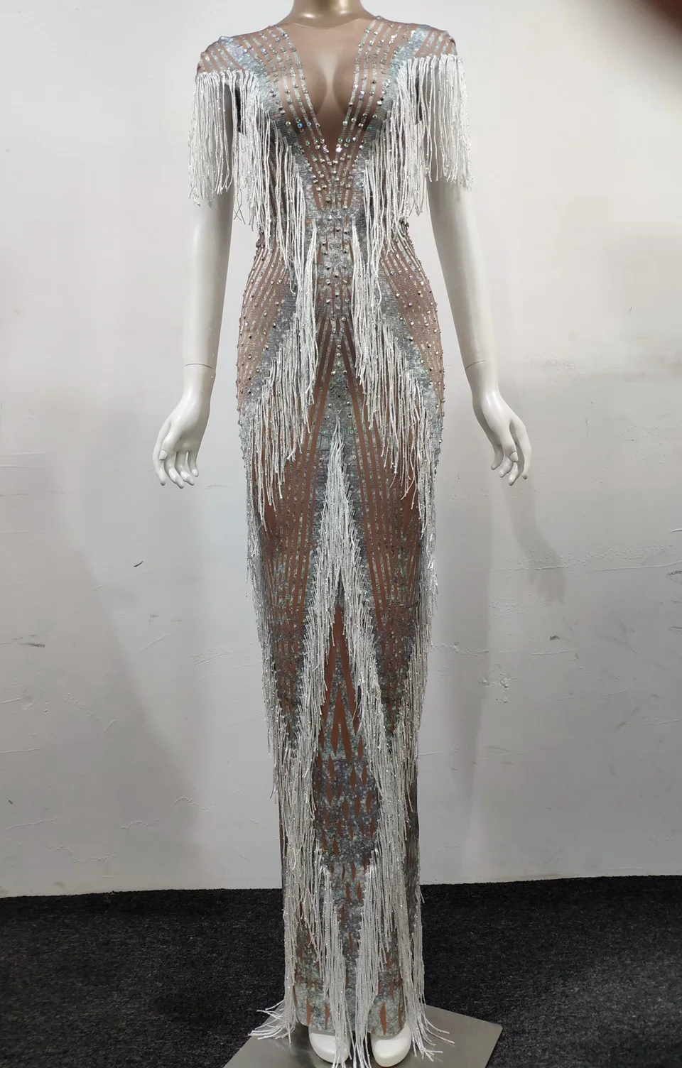 Блестящее длинное платье с бахромой женское облегающее для празднования дня
