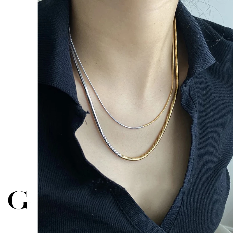 Уникальное дизайнерское ожерелье GHIDBK золотого/серебряного цвета в одном из