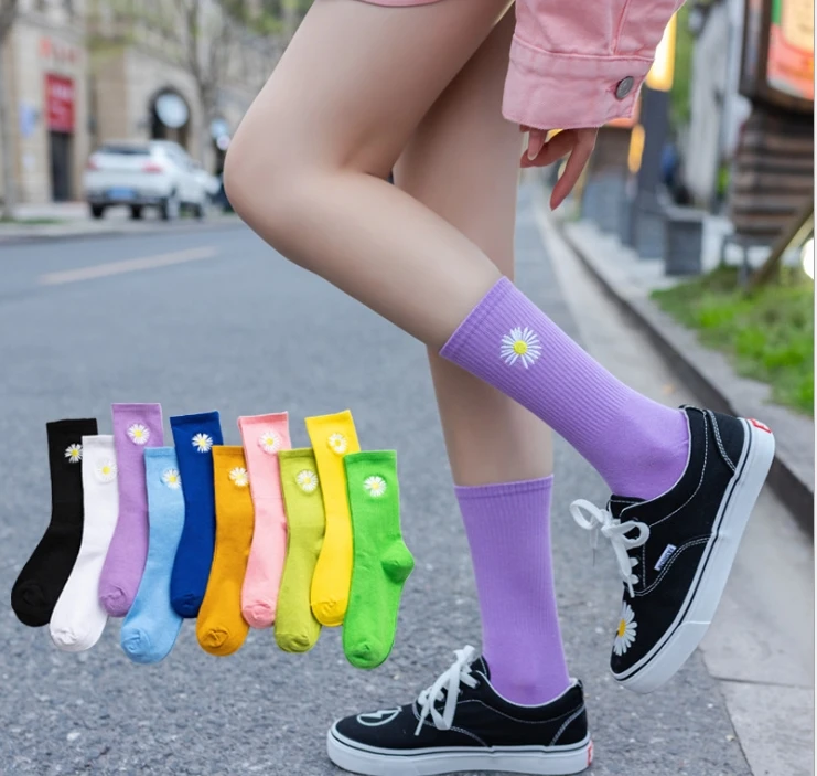 

Breathable Autumn Small Daisy Spring Adult Embroidery Cotton Embroidery Small Daisy Socks