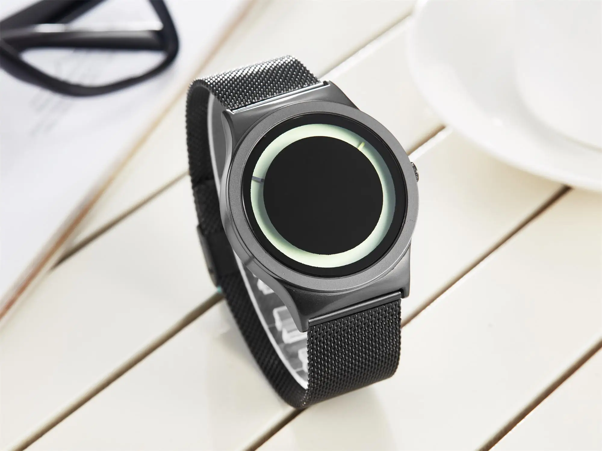 Minimalist Creative Watches For Women Fashion Simple Watches Sports Outdoor Quartz Wristwatches Diamond Dial Bracelet Magnetic