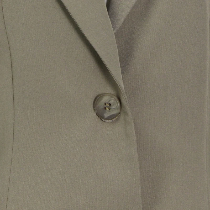 Женское Плиссированное пальто TWOTWINSTYLE однотонное с длинным рукавом и вырезом на