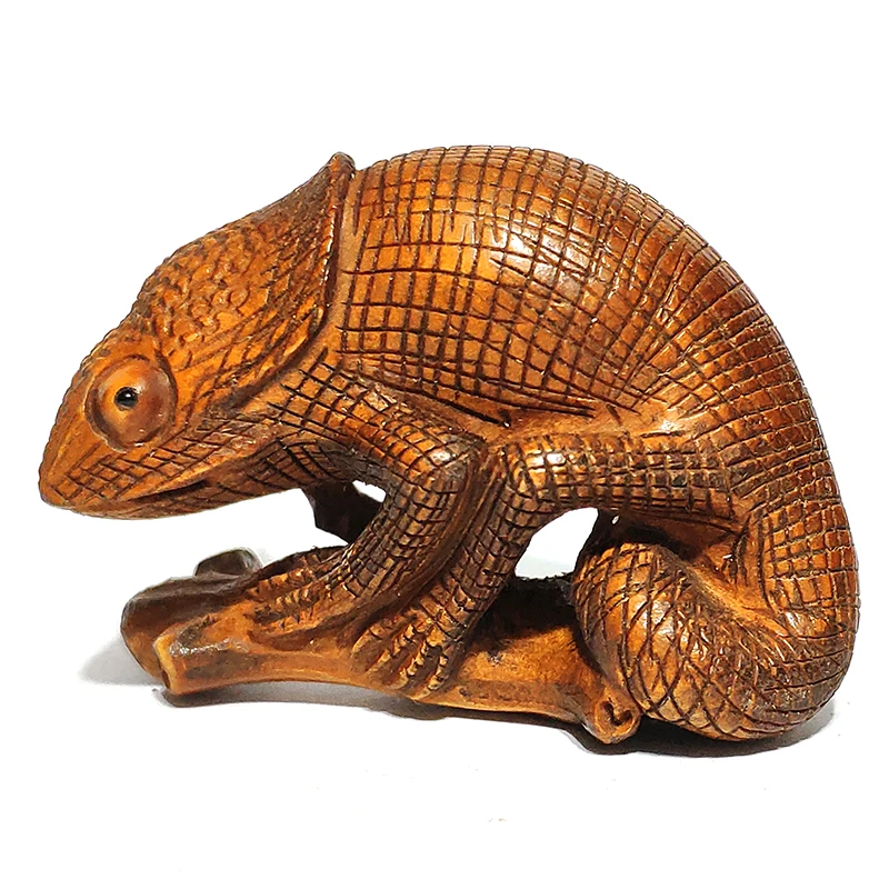 

Y7092 - 2" Nice Hand Carved Boxwood Netsuke Pendant Bead- Lizard