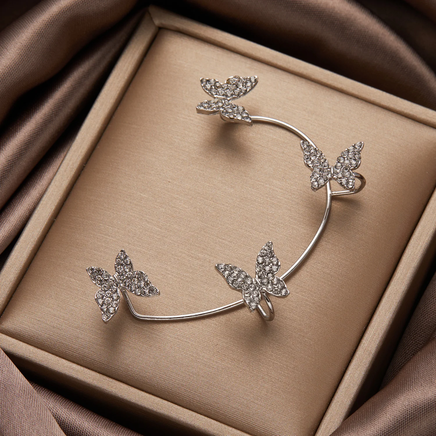 

2022 Trendy Crystal Butterfly Ear Clips Earrings Without Piercing Women Sparkling Zircon Ear Cuff Clip Earrings Wedding Jewelry