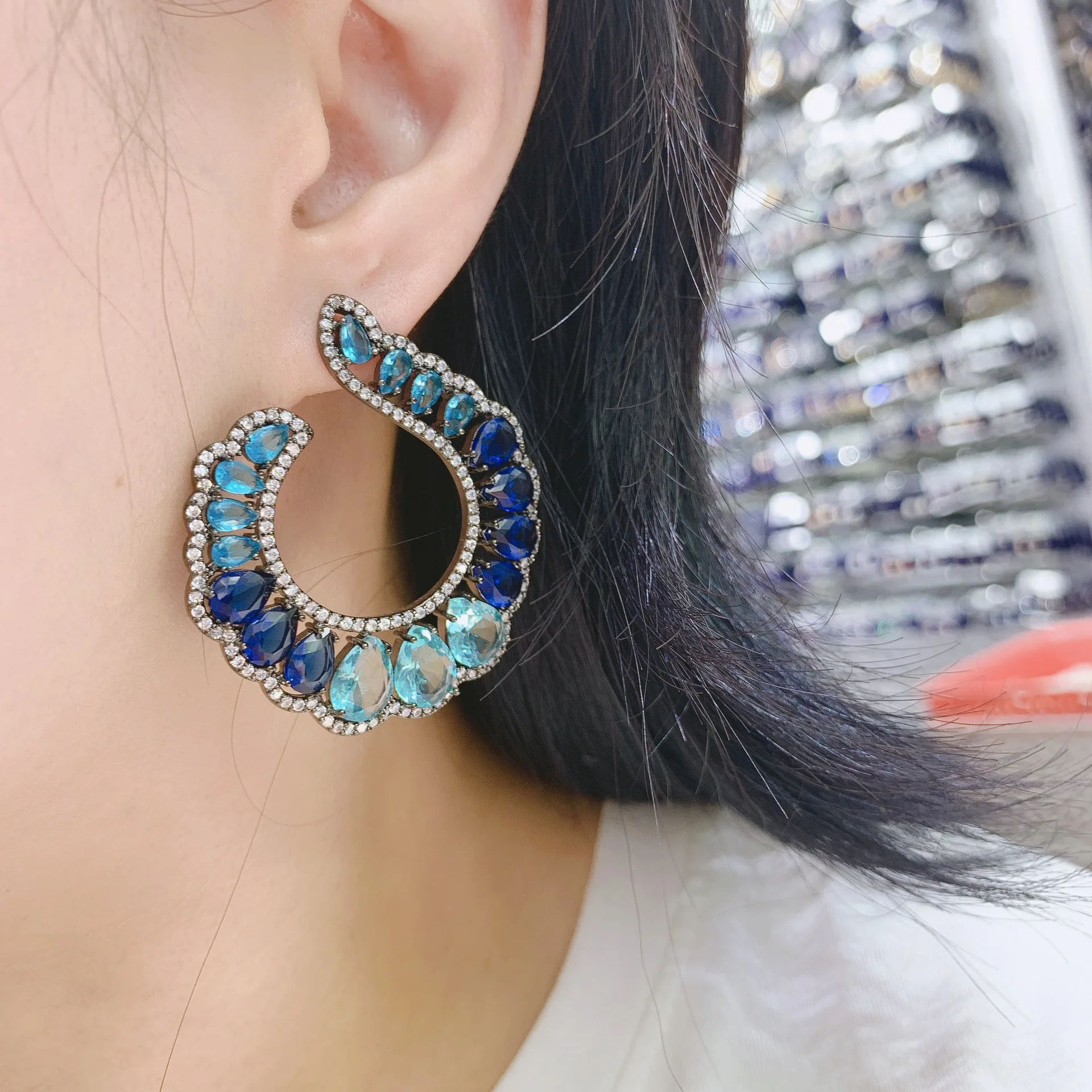 

Exaggerated C-shaped symmetrical wedding banquet luxury large earrings