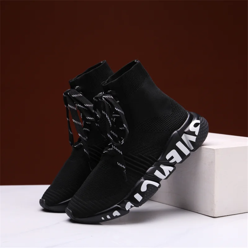 

2021 new black sports shoes cleverly balance the style and functionality, meet the needs of people who often go out.
