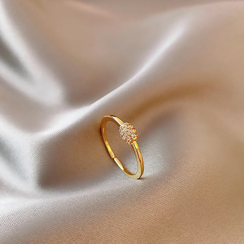 

Korean Fashion Women Ring Gold Copper Material Simple Temperament Ladies Luxury Ring Exquisite Fashion Gift Jewelry