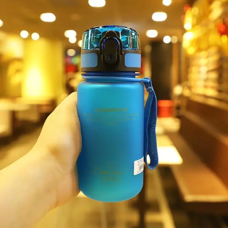 

Children's drinking cup for boys and girls