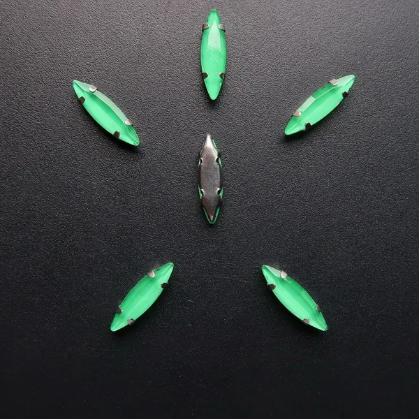 A10 Emerald Серебряная цепь коготь настройки 50 шт./упак. 4*15 мм желейные конфеты стекло с украшением в виде кристаллов Наветт Маркиза Форма пришить стразы кристаллы одежды «сделай сам» - Цвет: A10 Emerald