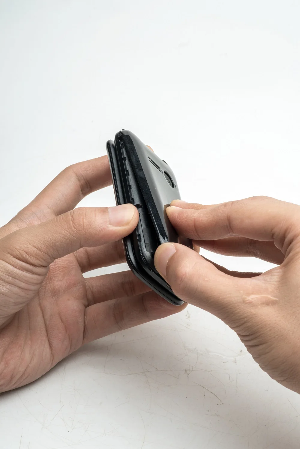 Дешевые YINGTAI T31 флип для старшего кнопочного мобильного телефона 3g 2,4 дюймов SOS Вызов FM функция для пожилых людей откидная клавиатура раскладушка мобильного телефона