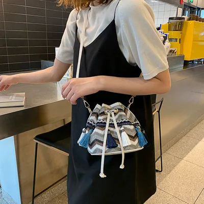 Женская сумка с кисточками на плечо Холщовая Сумка мешок для женщин 2020 шнурке