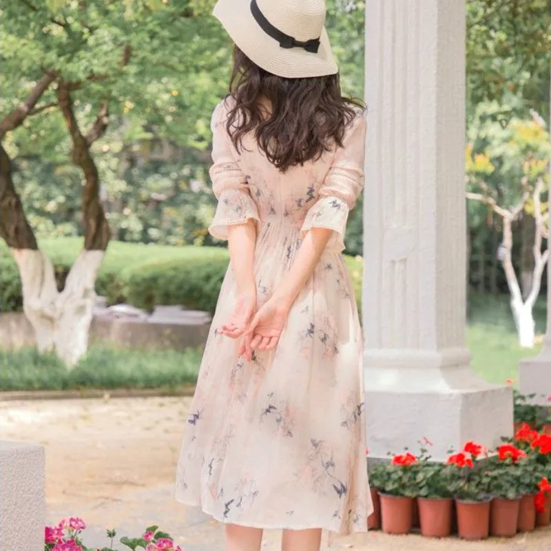

Vintage Retro Dress Women Elegant French Style Floral Print Fairy Dress Casual Korean Style Lace Chiffon Summer Party Dress 2020