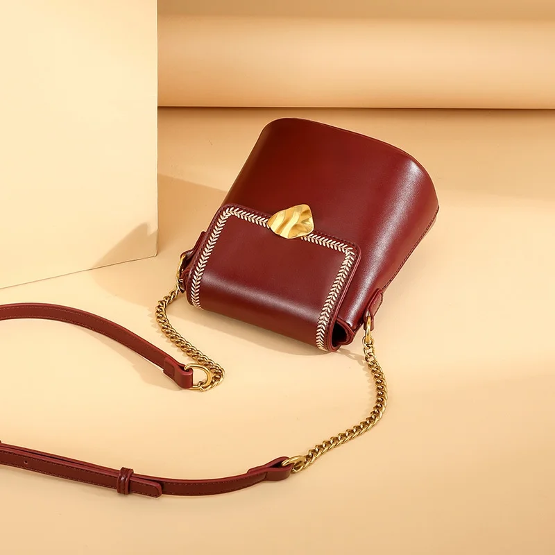 

2021 fashion one-shoulder bucket bag mini bag girl new Korean version of the slanted chain women's bag fashionable purses bags