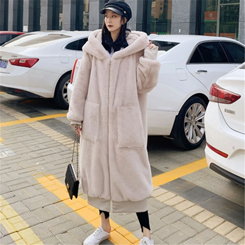 Женское зимнее однотонное пальто с капюшоном модное зеленое большим карманом