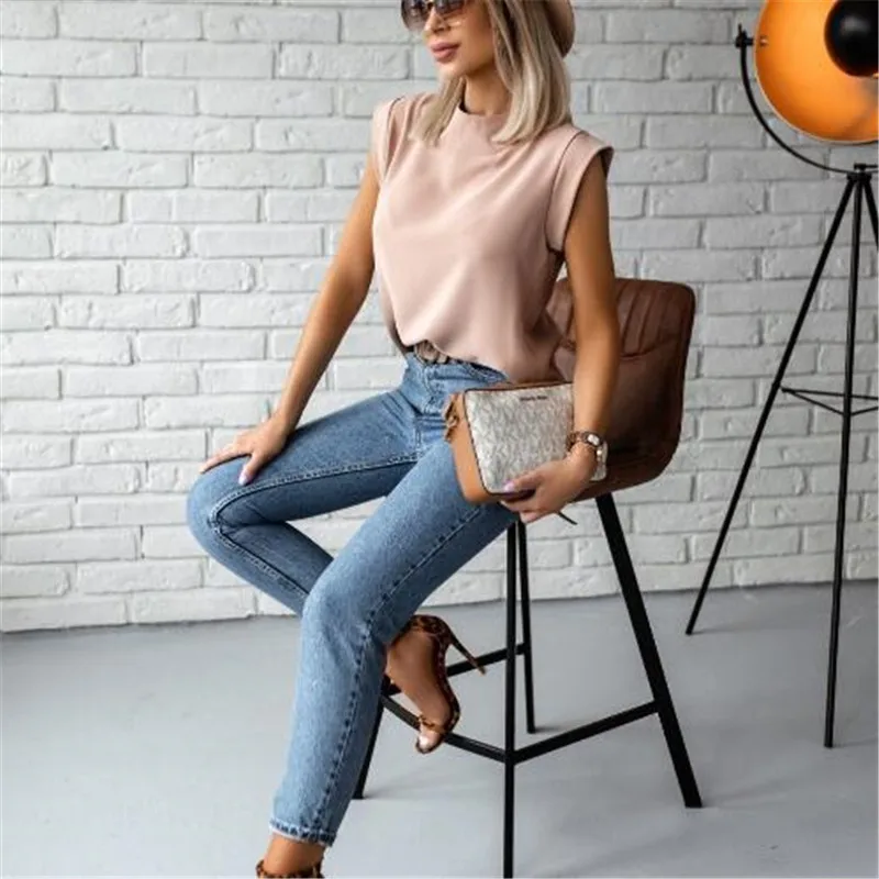 Футболка женская Базовая однотонная с воротником-стойкой и коротким рукавом |