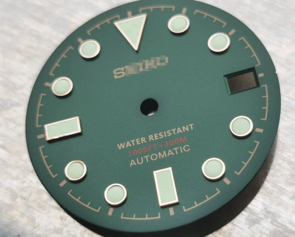 

Watch Parts 28.5mm Green Dial Golden Scale Luminous Watch Dial Fit NH35 Automatic Movement