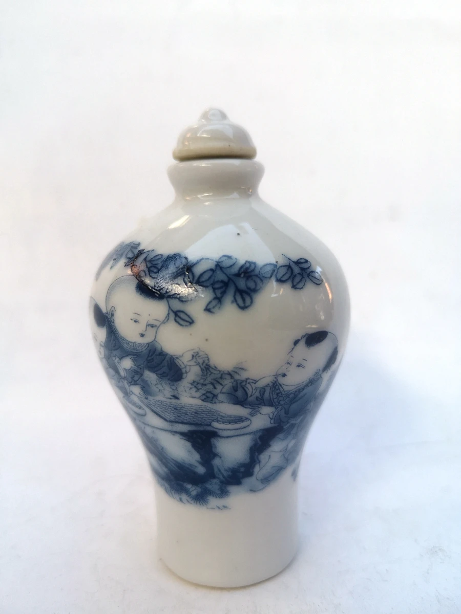 

YIZHU CULTUER коллекция произведений искусства Китай старый синий и белый фарфор Брелки в форме галстуков-бабочек рисунок бутылки табак