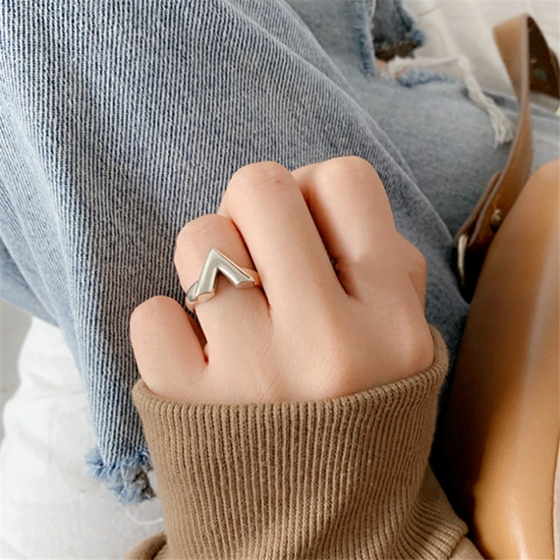 Женские винтажные кольца Victor элегантные регулируемые с буквами V в готическом