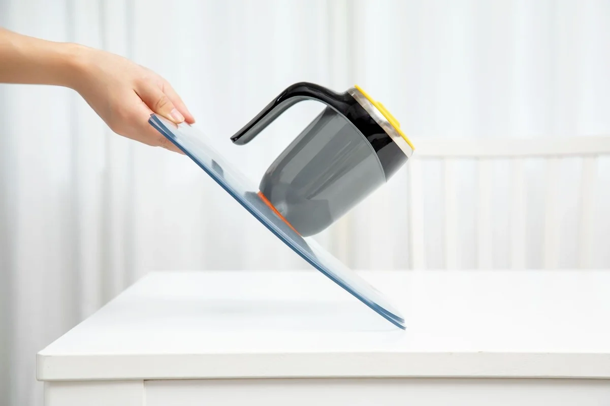 

Magic Dolphin does not pour cups Pushing down suction cup Food grade material