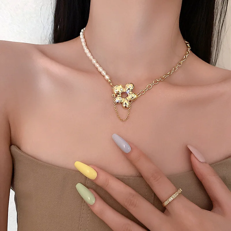 

Freshwater Pearl Golden Flower Necklace Korean Retro Fashion Clavicle Chain Temperament Necklace Women's