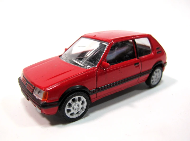 Модель классического автомобиля Peugeot 1/64 GTI из сплава 205|Наземный транспорт| |