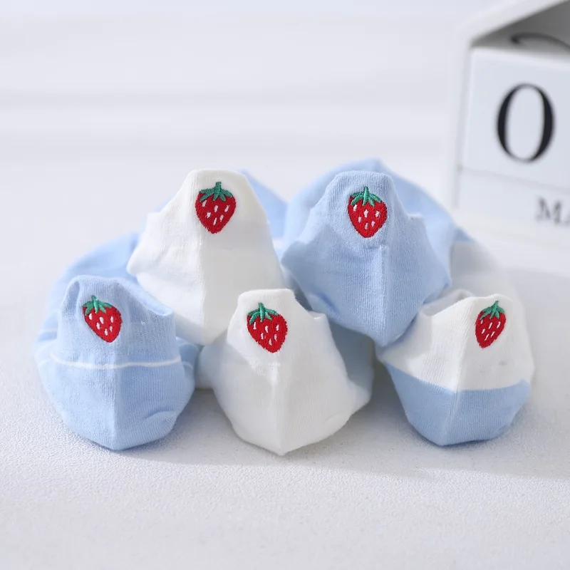 

2020 New Spring&Summer Creative Cute Cartoon Calibration strawberry embroidery Boat Socks Fashion Cotton Breathable Ankle Socks