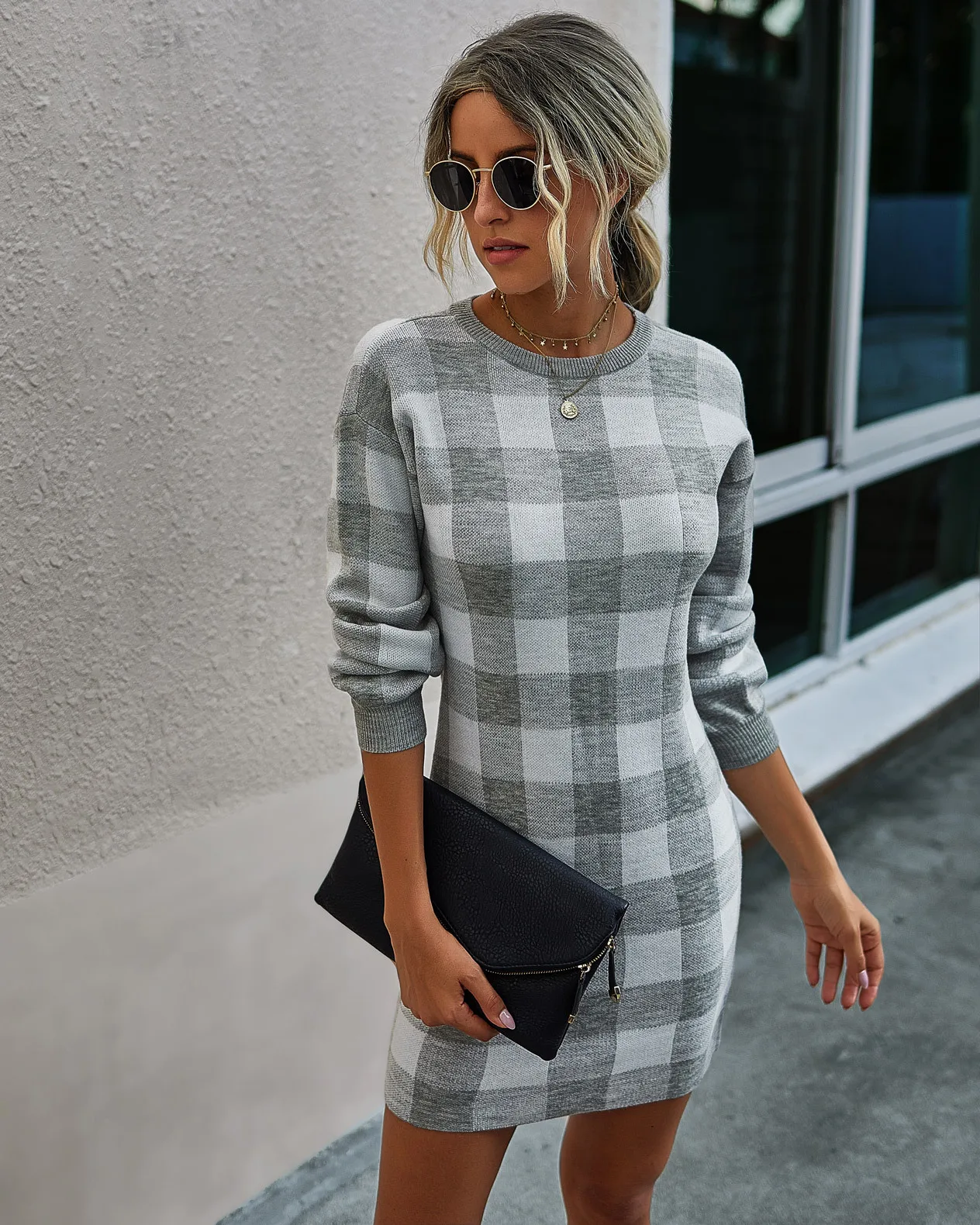 

2020 new autumn / winter women's sweater fashion Plaid long sweater with buttock and slim appearance