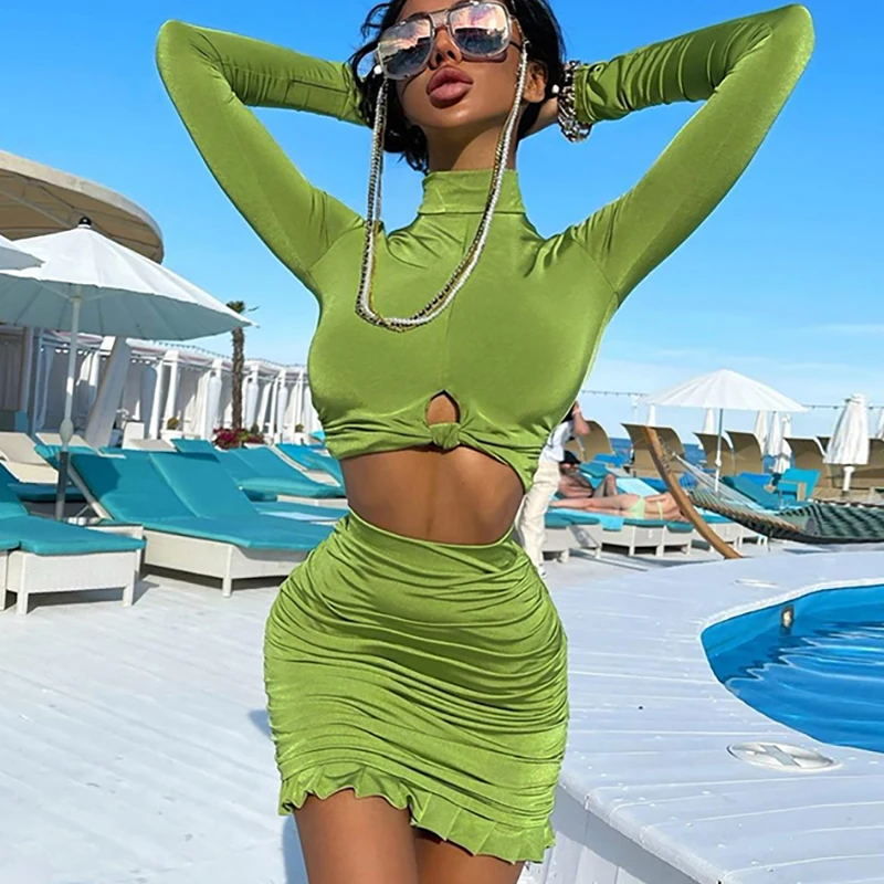 

Женский комплект из двух предметов Tinastyle, осенний комплект из двух предметов: укороченный топ с высокой горловиной и мини-юбка с оборками и в...