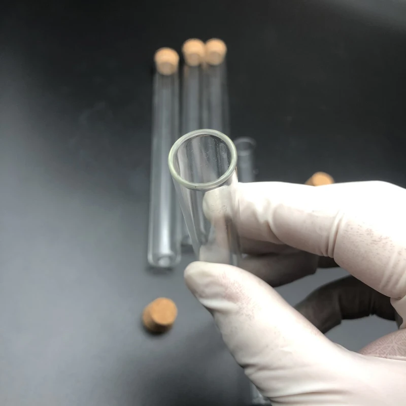 Пробирки стеклянные прозрачные с плоским дном и деревянными заглушками для