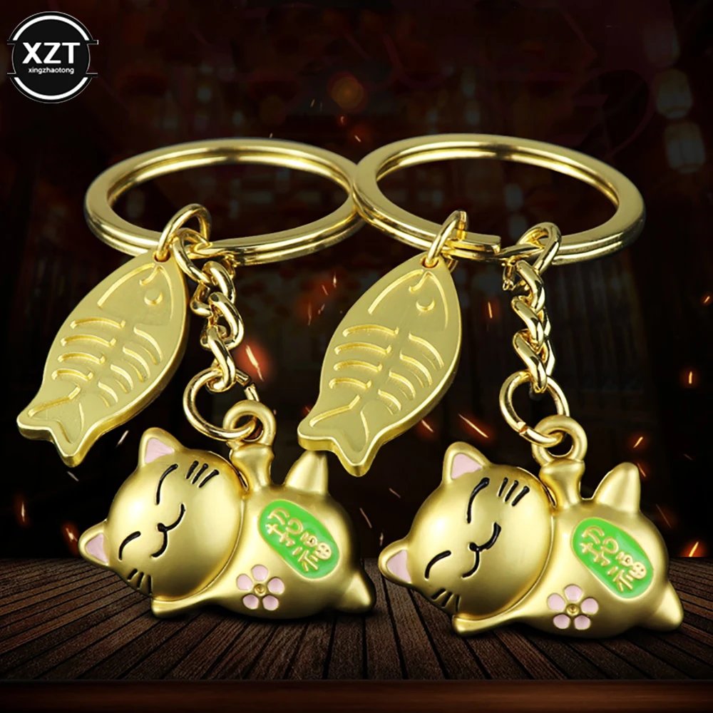 

Maneki Neko Japan Lucky Cat Keychain Kawaii Trinkets Alloy Accessory Car Bag Pendant Key Chain Pray Golden Keyfob Couple Gift