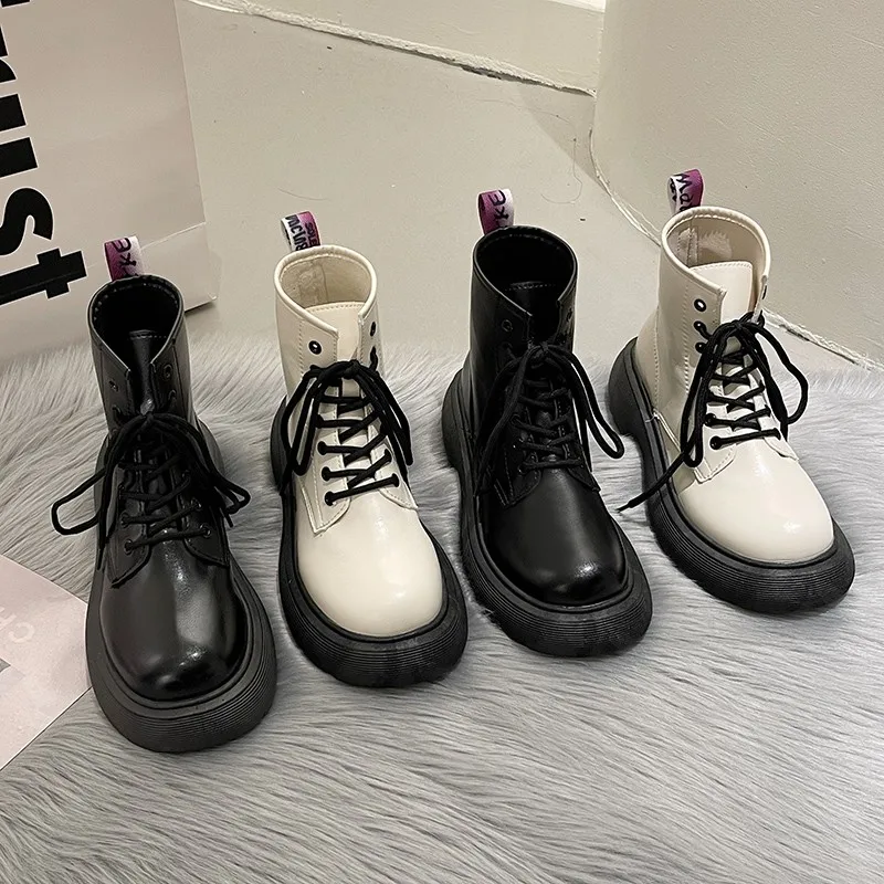 

In The Winter Of 2021, The New Retro Round-headed Martin Boots Women's Joker Thick Heel Tie Thickened Glue.