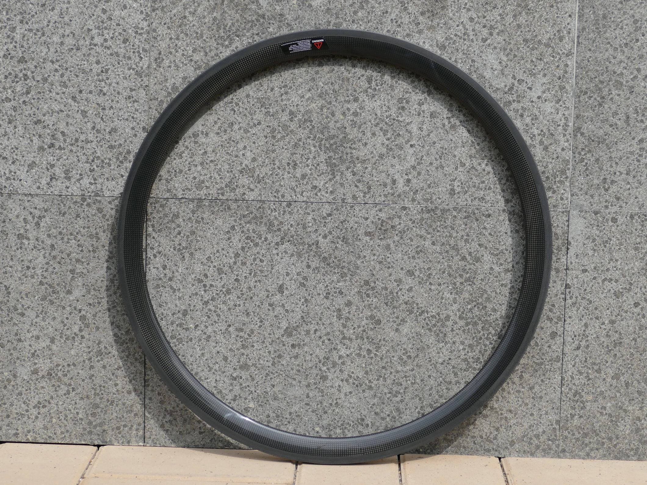 В комплект входит 1 пара ободов полностью карбоновые велосипедные трубчатые