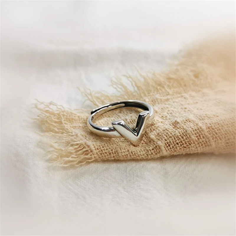 Женские винтажные кольца Victor элегантные регулируемые с буквами V в готическом