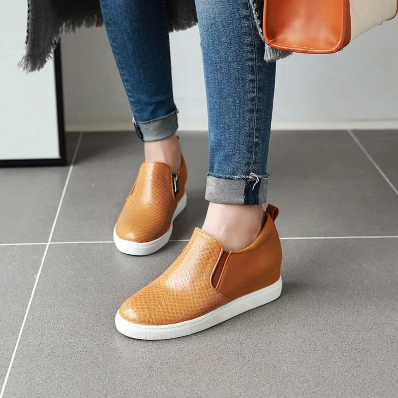Новая женская обувь на плоской подошве повседневная мягкая без застежки низком