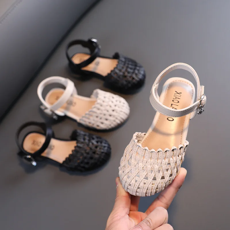 

New Children Shoes Fashion Weaving Cut-Outs Soft Leather Girls Sandals Princess Flat Black White Summer Baby Kids 041