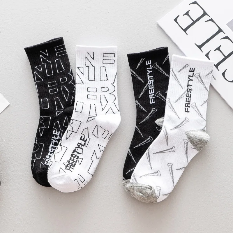 

2021 Fashion Men and Women Socks Cotton Harajuku Black White Letter Skateboard Hip Hop Funny Soft Happy Male Sockings