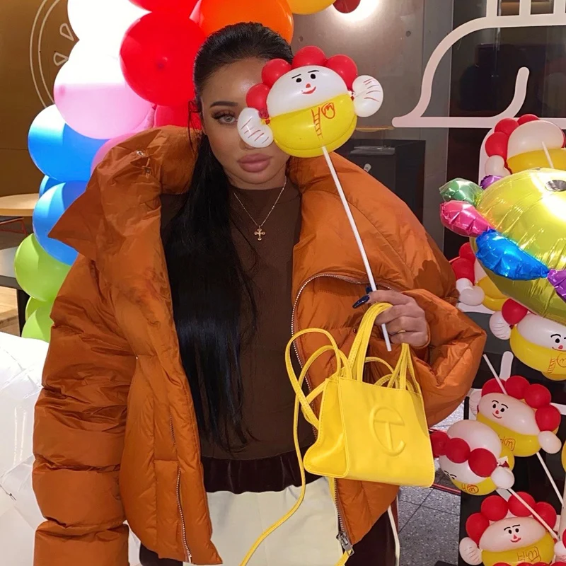 Уличный пуховик Kylie Kim в таком же стиле пушистый теплый короткий из 90% белого