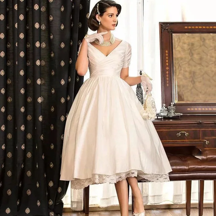 Винтажное бальное платье Короткое свадебное с V-образным вырезом атласное