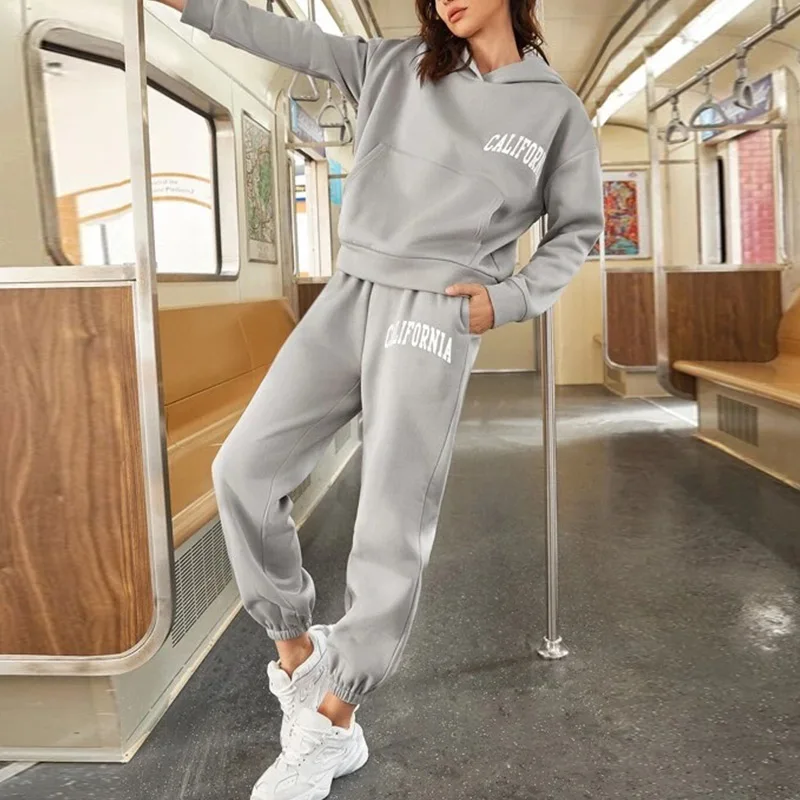 

Женский комплект из 2 предметов с флисовой толстовкой и надписью, Топ с длинным рукавом и капюшоном, длинные спортивные штаны для бега, женск...