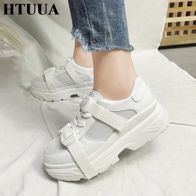 HTUUA/модные кроссовки на плоской платформе с дышащей сеткой; женская обувь из Вулканизированной Ткани; Цвет черный, белый; повседневная обувь на толстой мягкой подошве; SX2290