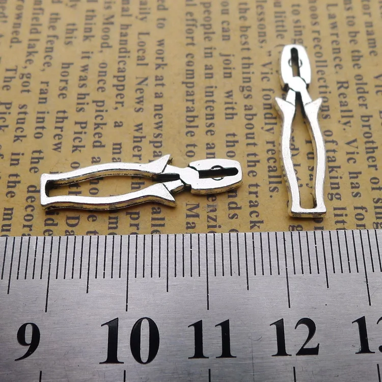 

LY844 7*28mm 1.5G Retro Alloy antique Pliers charm pendant for jewelry making DIY Accessories 60pcs/Bag