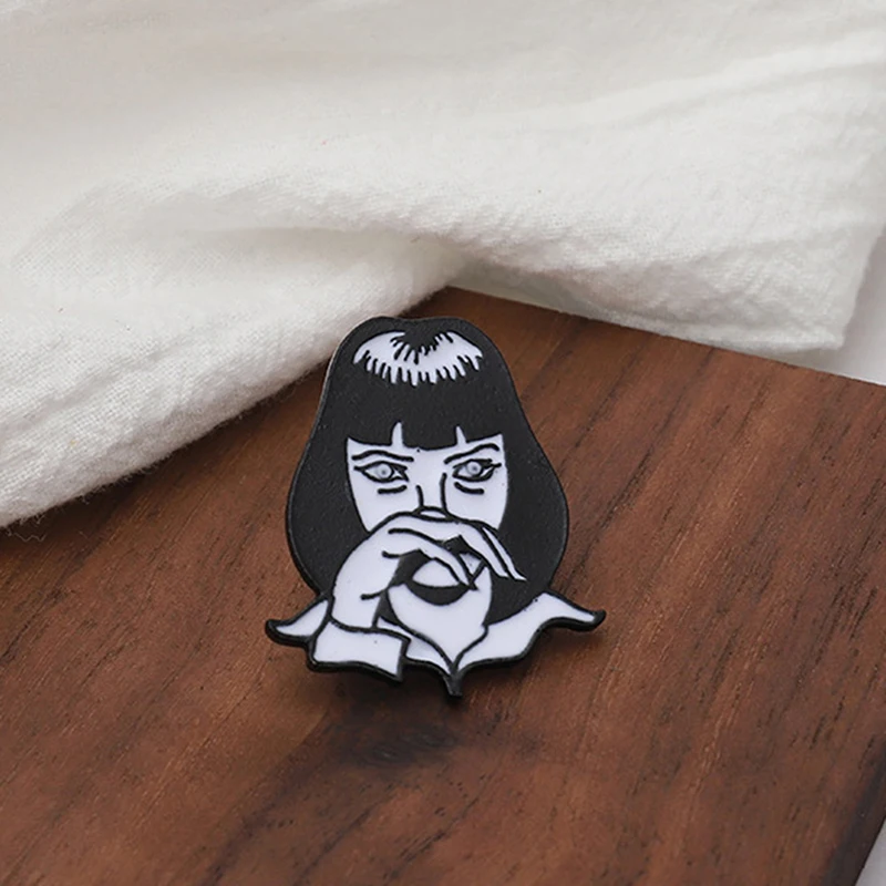 Эмалированная брошь в виде Квентина Тарантино из фильма Криминальная